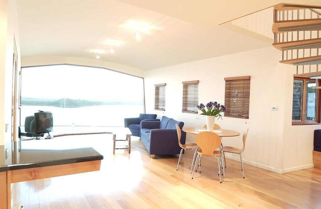 Wheelhouse Apartments Strahan Room photo